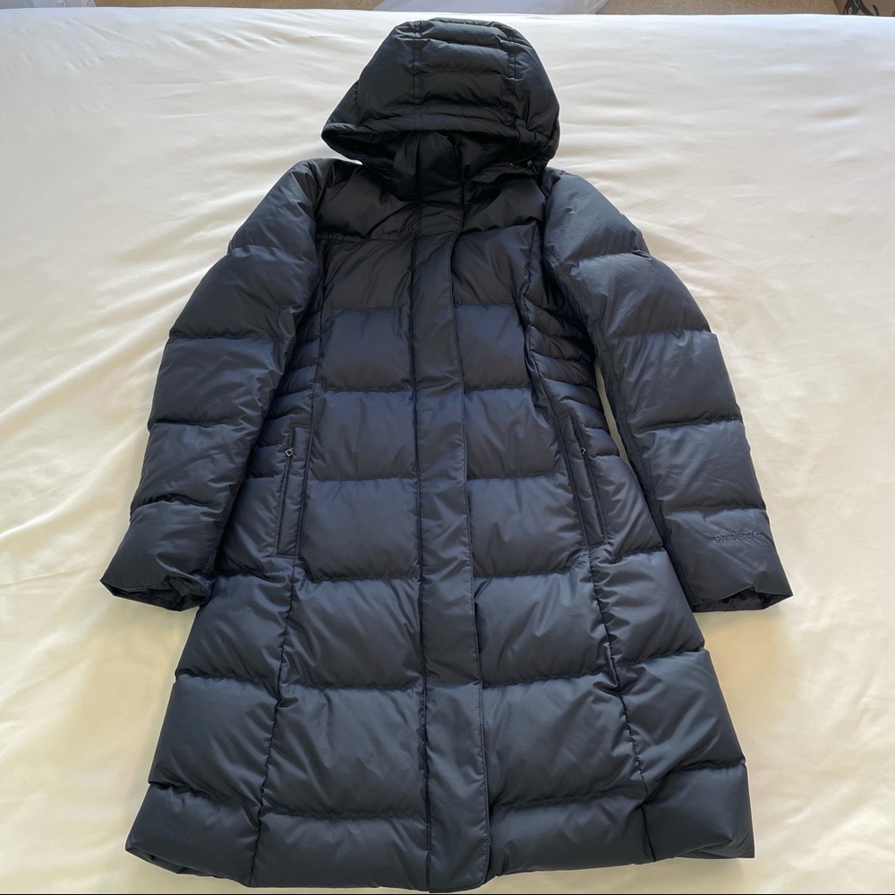 EUC Patagonia down parka size small